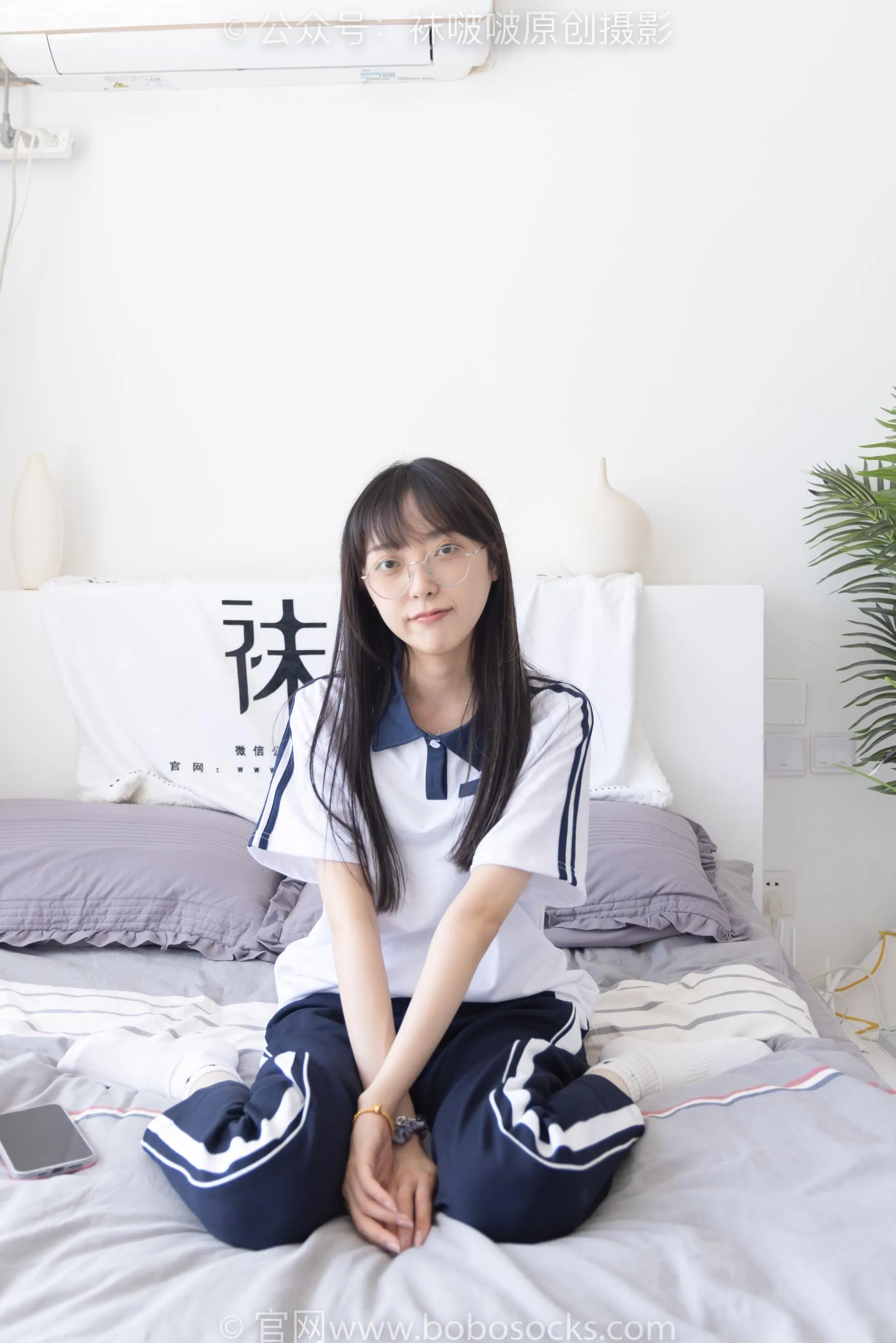 [BoBoSocks袜啵啵]NO.207 稚予-aj板鞋、白棉袜、油亮白丝、校服裤里丝 [87P]插图